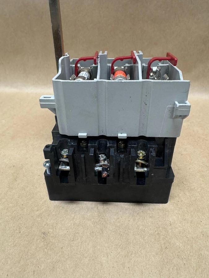 Used Allen Bradley 1942-NC030P3 Ser B, Rotary Disconnect Switch, 194R-HS4E