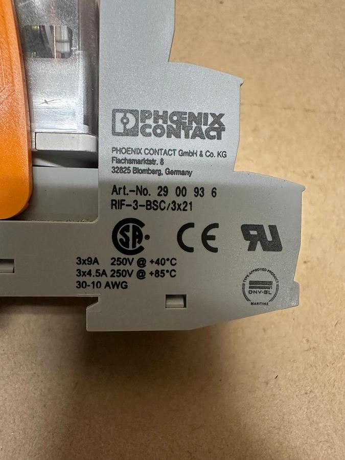 Used Phoenix Contact 2903693 Switching Relay w/ RIF-3-BSC/3x21 Relay Base