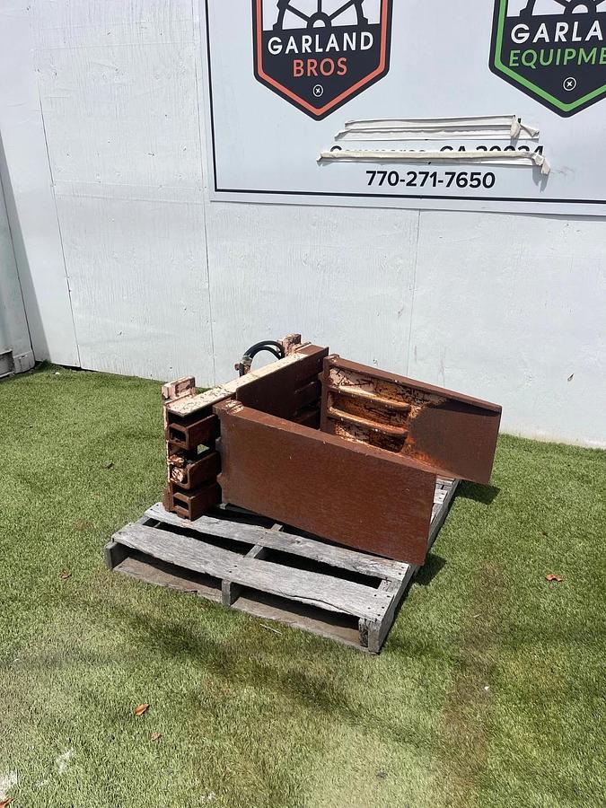 Used NSW USA Bale Clamp Forklift Attachment, Arm H:15” L:32.5” 14”-29” Opening Range