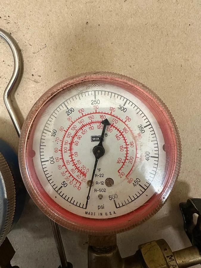 Used WIKA 213197 w/ Limited Pointer Flutter 120 PSI Pressure Gauge Valve