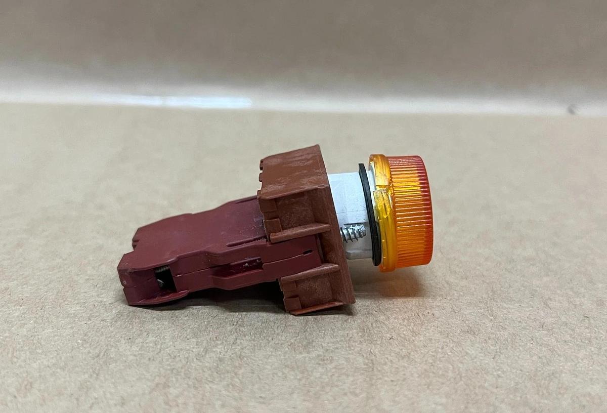 Used Siemens 3SB 1400-2A Orange Indicator Light w/ Contact Block