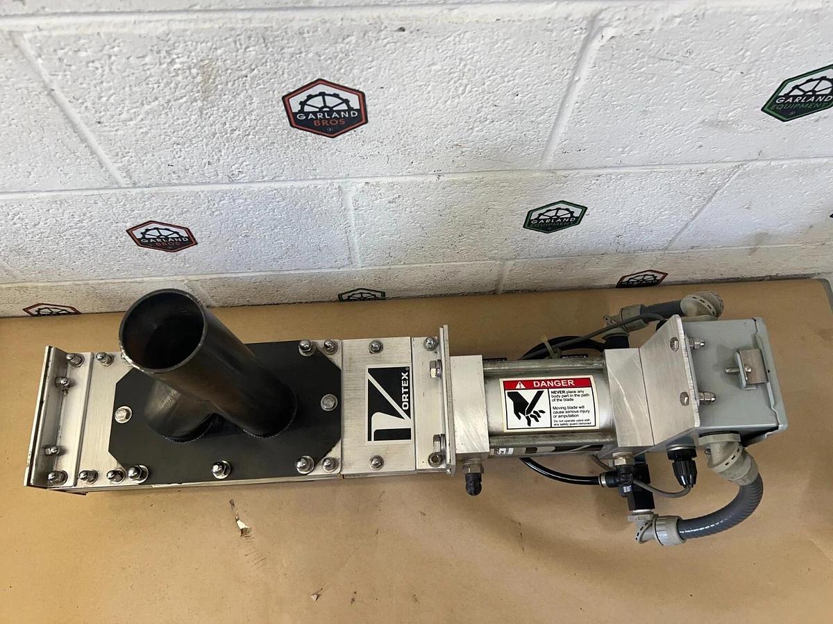 Used Salina Vortex DA2.5-2CSY-SL-MG Diverter Knife Gate Valve w/ MAC Valve