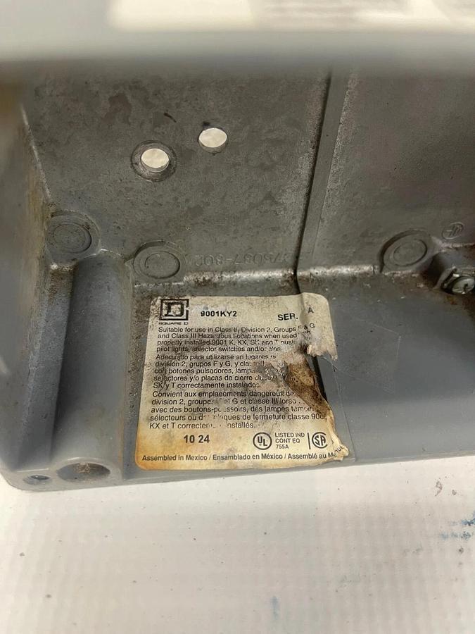 Used Square D 9001KY2 Enclosure w/ Pull-to-Start, Push-to-Stop Buttons