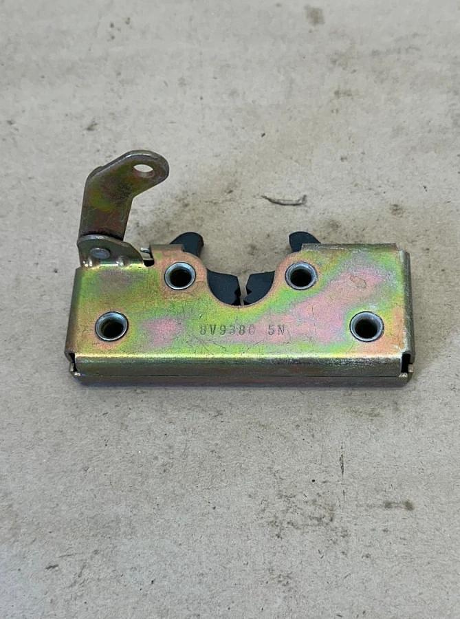 Used CAT 8v-9380 Cab Door Latch *NEW*