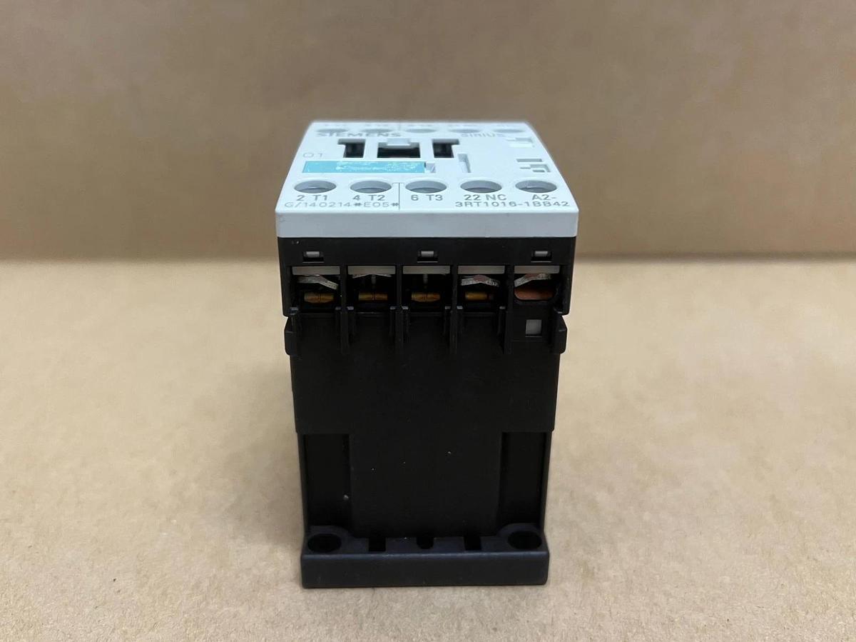 Used Siemens 3RT1016-1BB42 24VDC Coil, 3P, 9A Contactor - Lot of 8