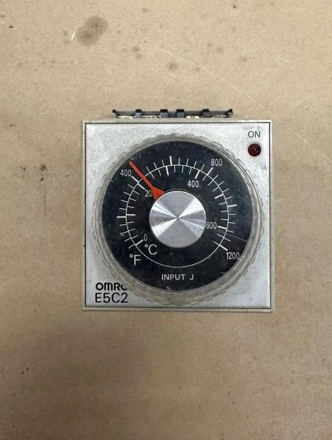 Used OMRON E5C2-R20J Temperature Controller