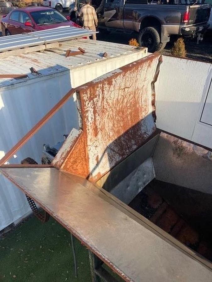 Used Feed Hopper, Drag Chain, 95 cu/ft, No Drive, Chain W:36” L:10’, Discharge H:6'