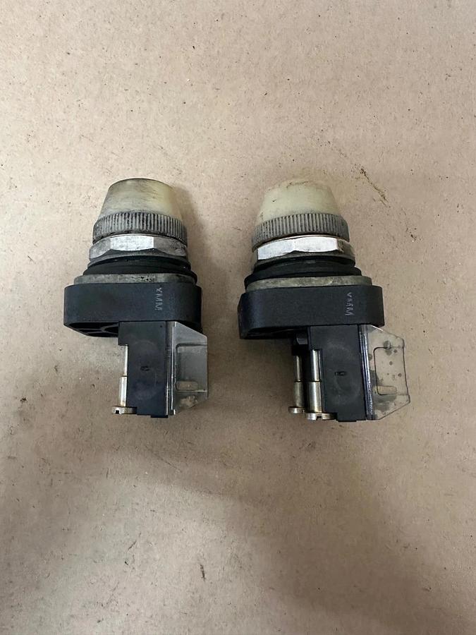 Used Allen Bradley 800T-Q10 Pilot Light White, 120V - Lot of 2