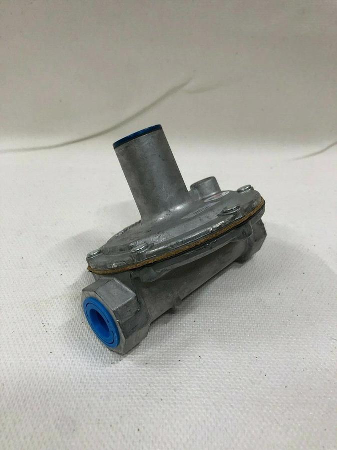 Used Maxitrol 325-3 Gas Pressure Regulator