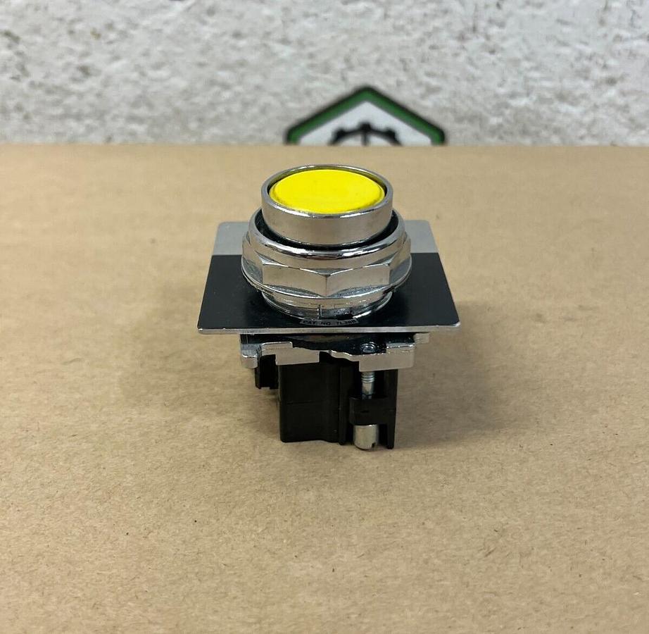 Used Cutler Hammer 10250T/91000T Yellow Push Button