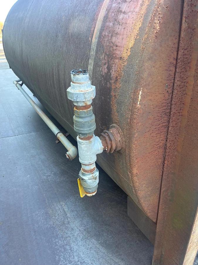 Used 4000 Gal Vertical Liquid Storage Tank, Tank Dia: 7’, Tank H: 14’, Base: 80"x73"