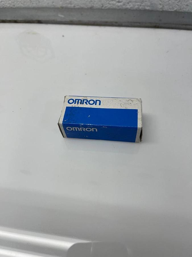 Used Omron H3Y-N-2, Timer, 50/60 Hz, AC200-230