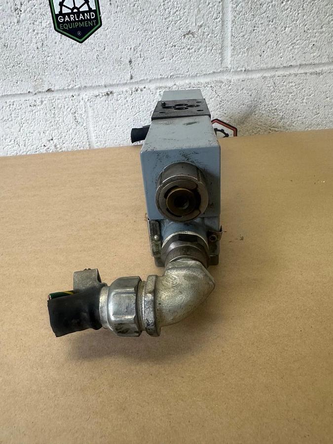 Used Parker D1VW001CVJET Hydraulic Valve w/ G.W. Lisk Co. D14-663F-8 Cable Entry