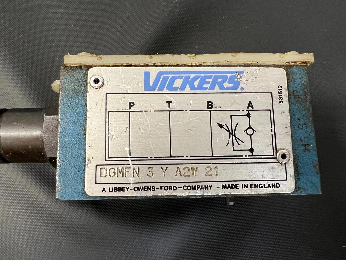 Used Vickers DGMFN 3Y A2W21 Flow Control Valve