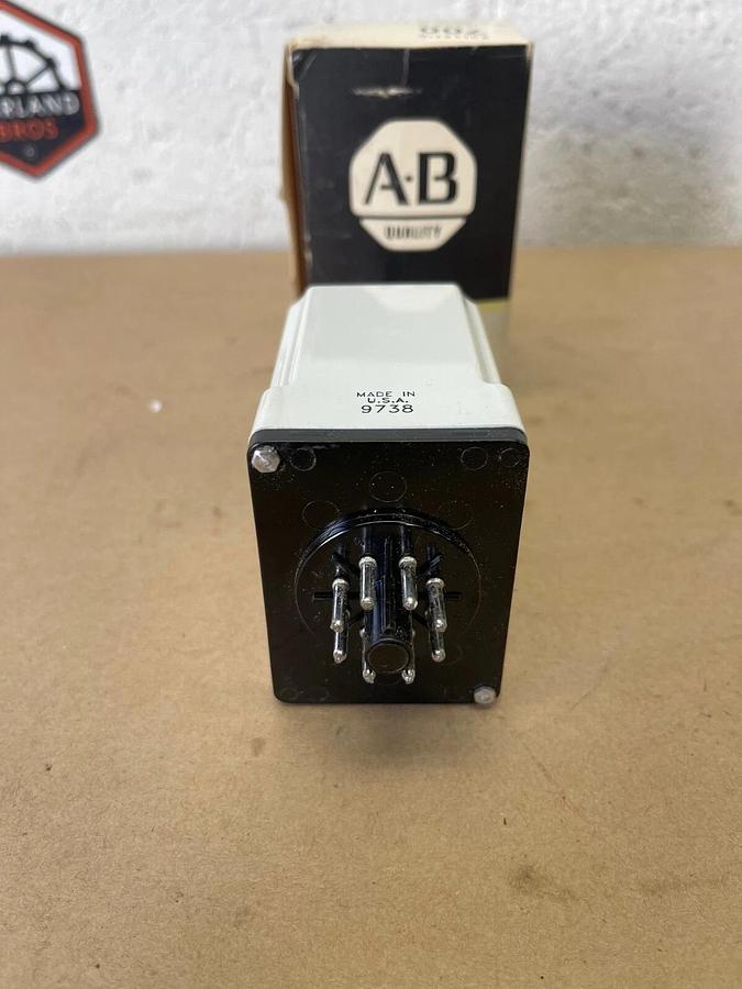 Used Allen-Bradley 700-HV32AA1 Ser A Repeat Cycle Timer, Type H, 50/60Hz, 1/4HP 10A