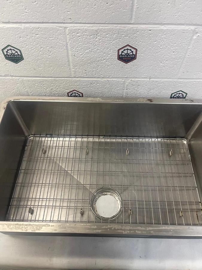 Used Kraus Stainless Steel Undermount 30” Sink w/ Sink Gate/Basin Rack
