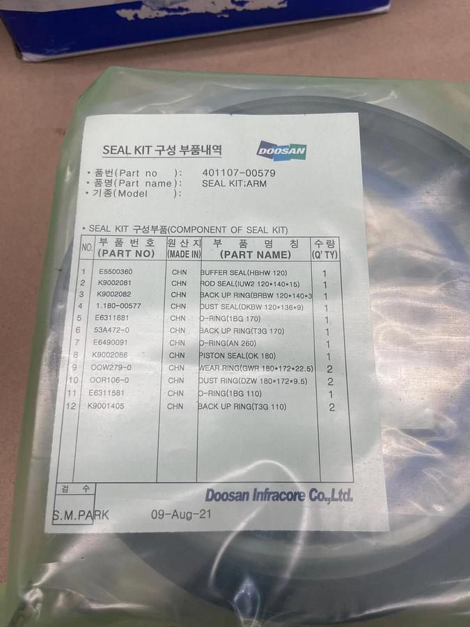 Used Doosan 401107-00579 Arm Cylinder Seal Kit