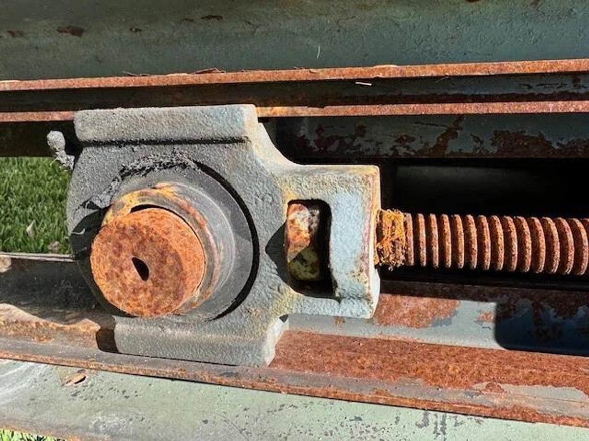 Used Conveyor Belt W: 28” L: 110” Cleated Incline Conveyor Non-Magnetic Pulley