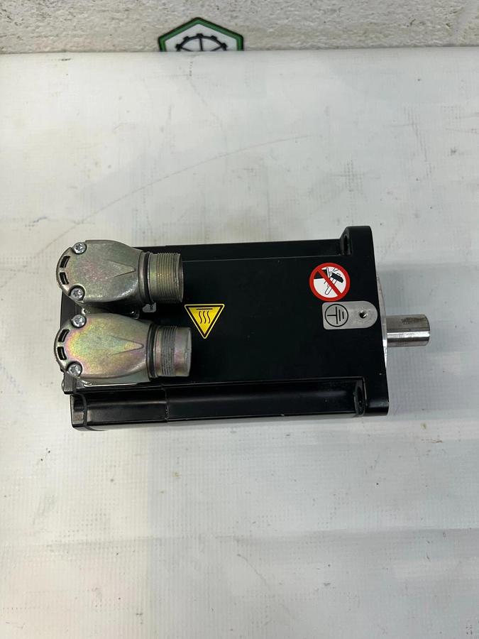 Used Schneider Electric BMH1002P07A2A Servo Motor