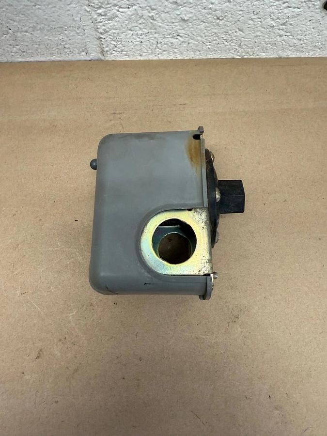 Used Square D 9013FRG22Q8 Pumptrol, Pressure Switch