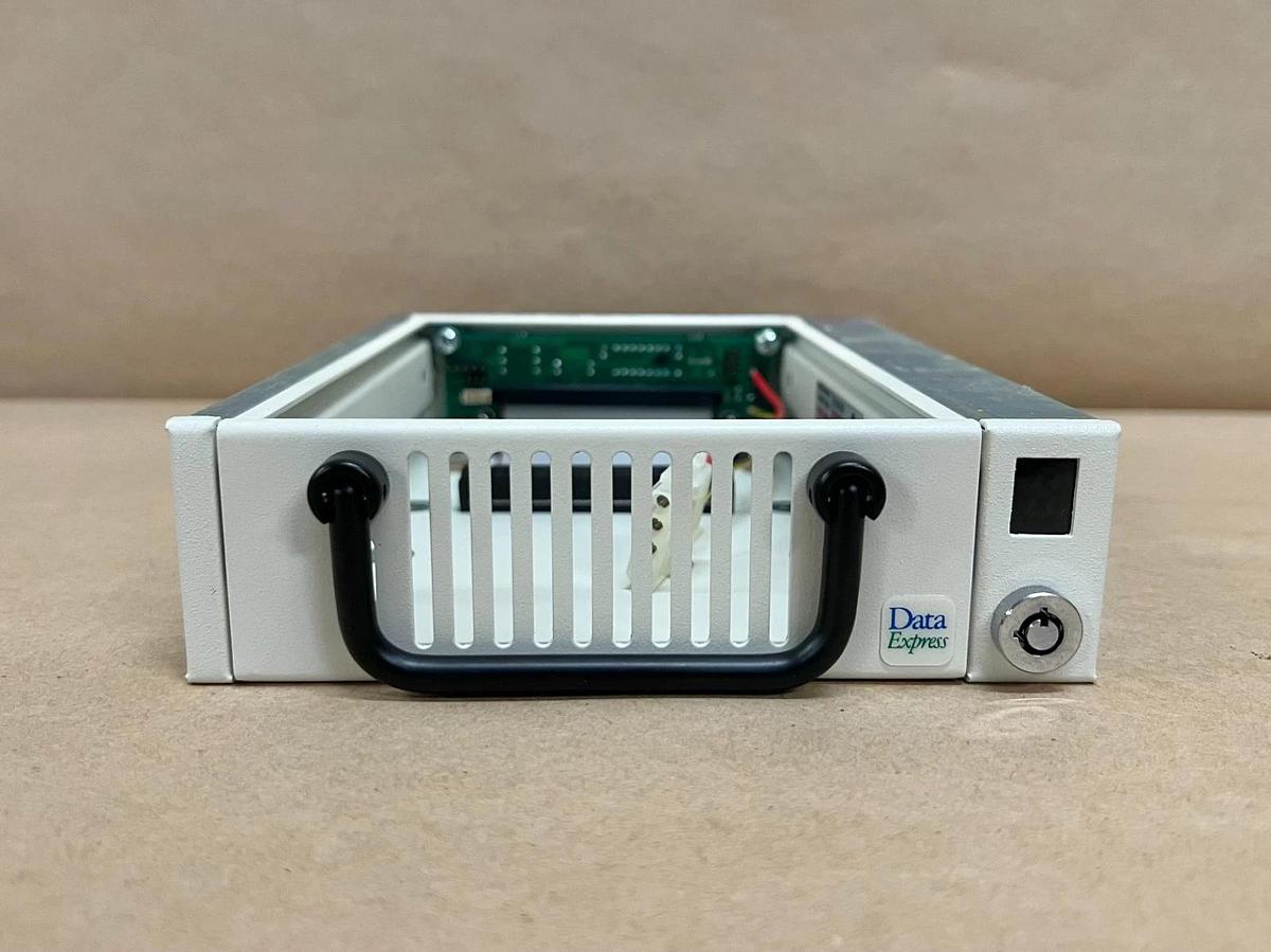 Used Kingston Technology DE100i-RS 5.25" Bay Removable Drive Enclosure