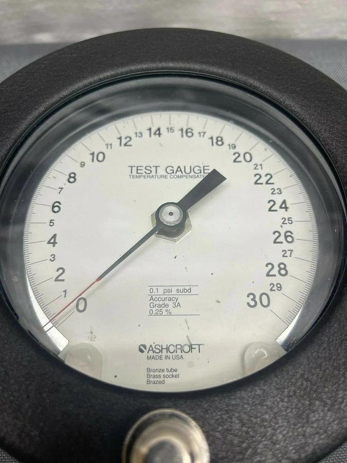 Used Ashcroft Test Gauge, Temperature Compensated, 0-30°C (increments of 1)