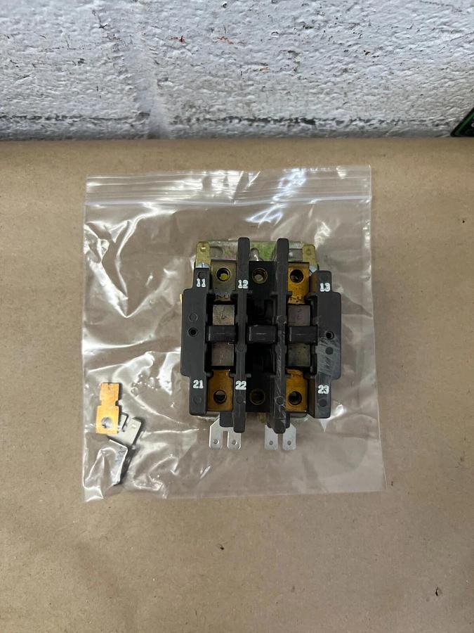 Used Universal Parts Carrier HN 53CD 115 Contactor, 2 Pole, 40A. 50/60Hz