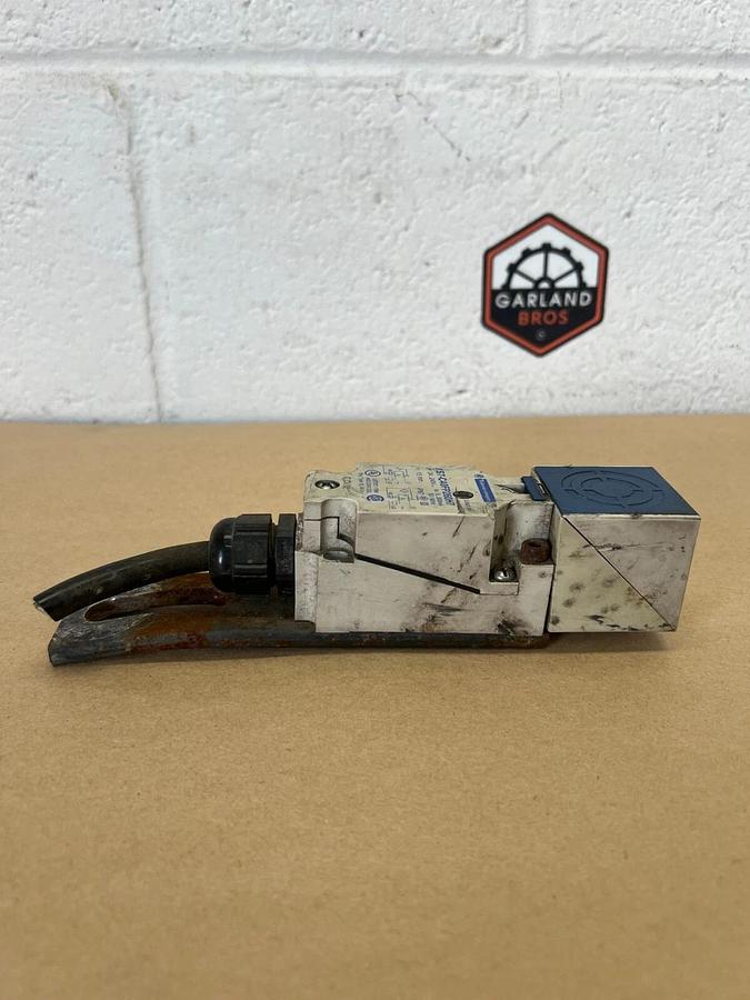 Used Telemecanique XS7-C40FP260H7 Proximity Switch