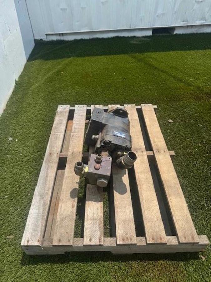Used OilGear PVWH-60-LSAY-CNNN Hydraulic Pump
