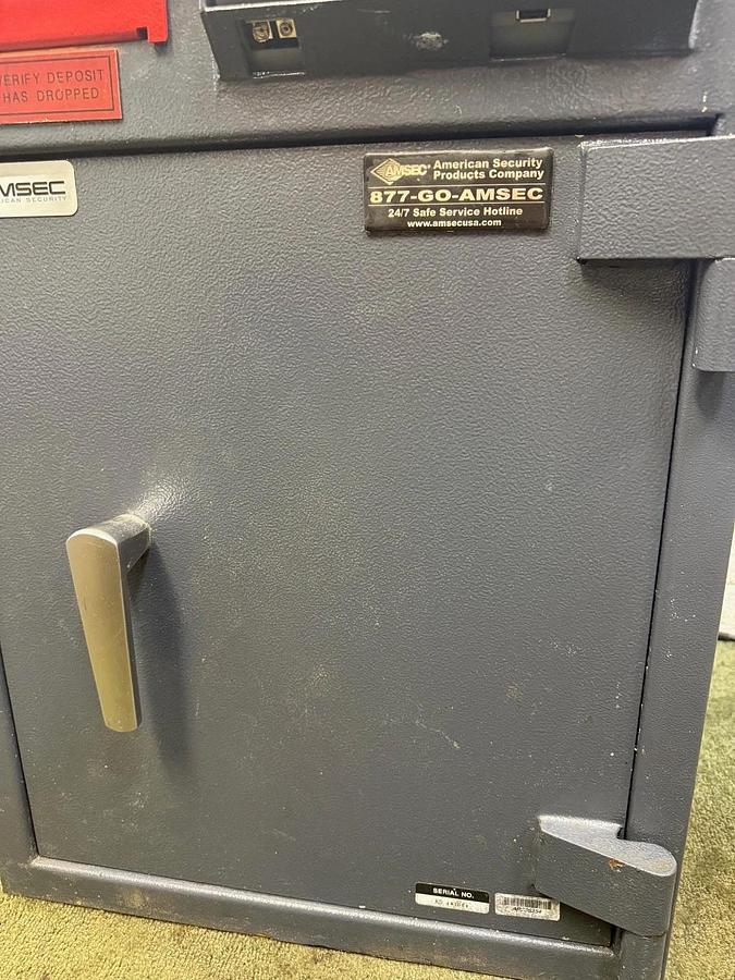 Used Amsec RMM2620SW-R Cash Management Safe Right Swing With Safe Wizard II