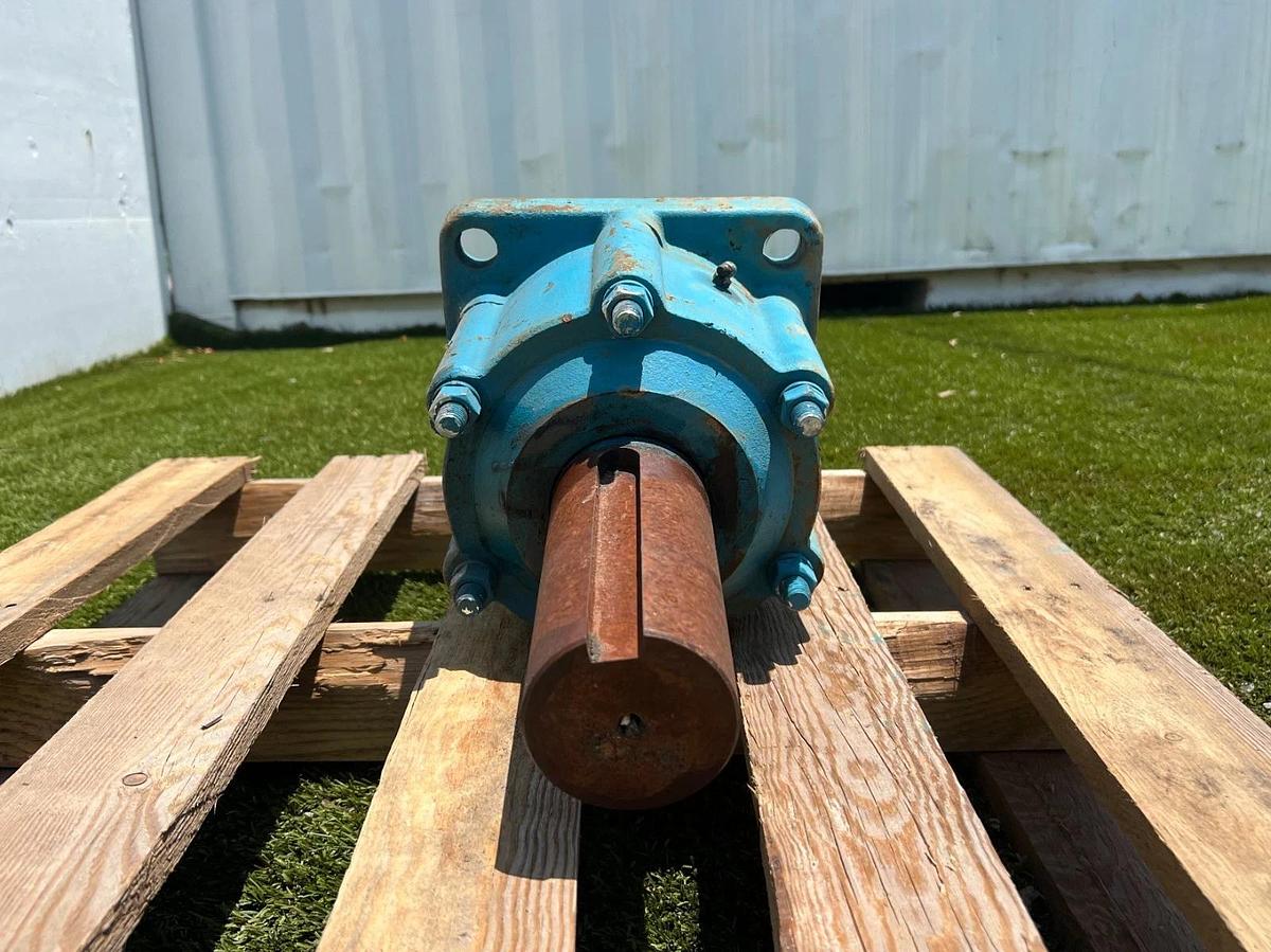 Used Heavy Duty Tie-Rod Hydraulic Cylinder, 4 Bolt