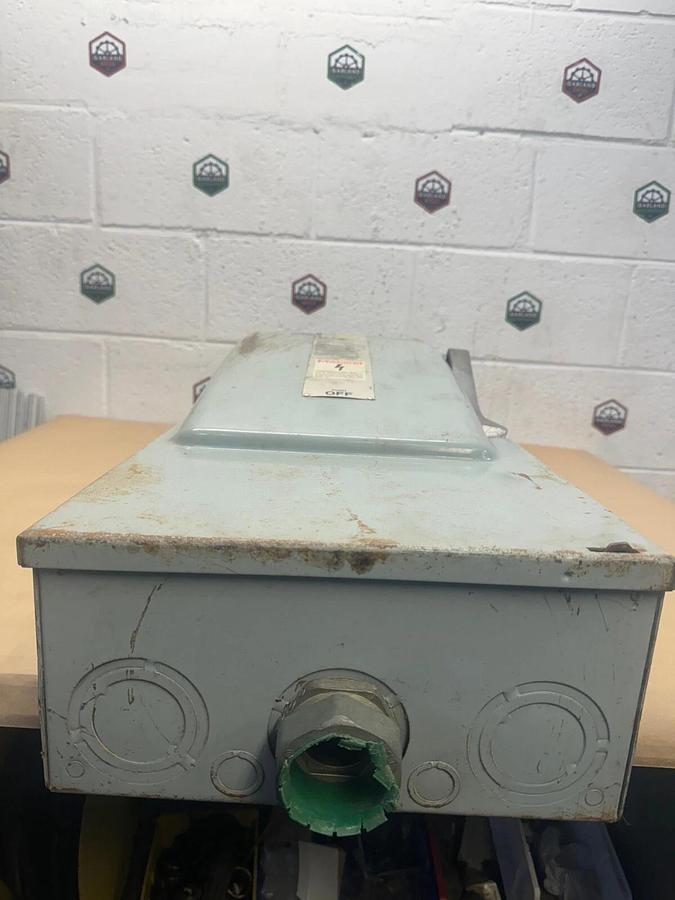 Used Siemens F354 I-T-E Enclosed Switch Heavy Duty Vacu-Break, 200A 600V, 3 Ph