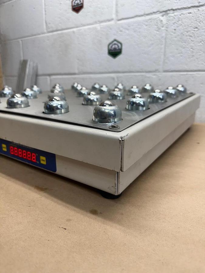 Used Fairbanks Scales 22562 Class II 250lb Capacity Roller Top Digital Shipping Scale