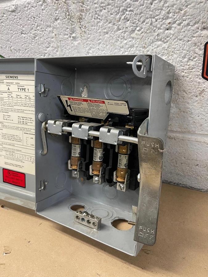 Used Siemens JN421 I-T-E Enclosed Switch Vacuum-Break Clapmatic Action 30A Type 1