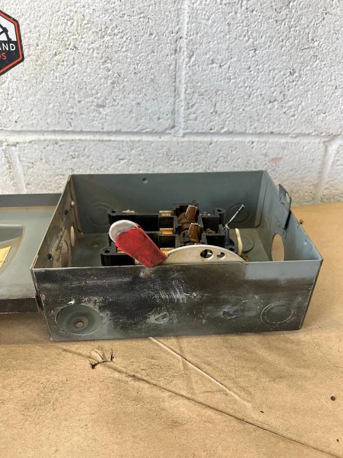 Used General Electric TG4321 30 Amp Enclosed Safety Switch