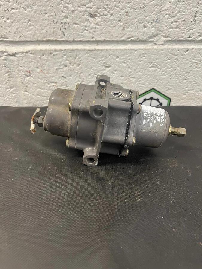 Used Fisher Controls FS-67CFR-226 Pressure Regulator, 250 PSIG Max