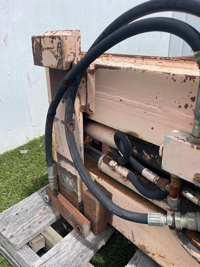 Used NSW USA Bale Clamp Forklift Attachment, Arm H:15” L:32.5” 14”-29” Opening Range