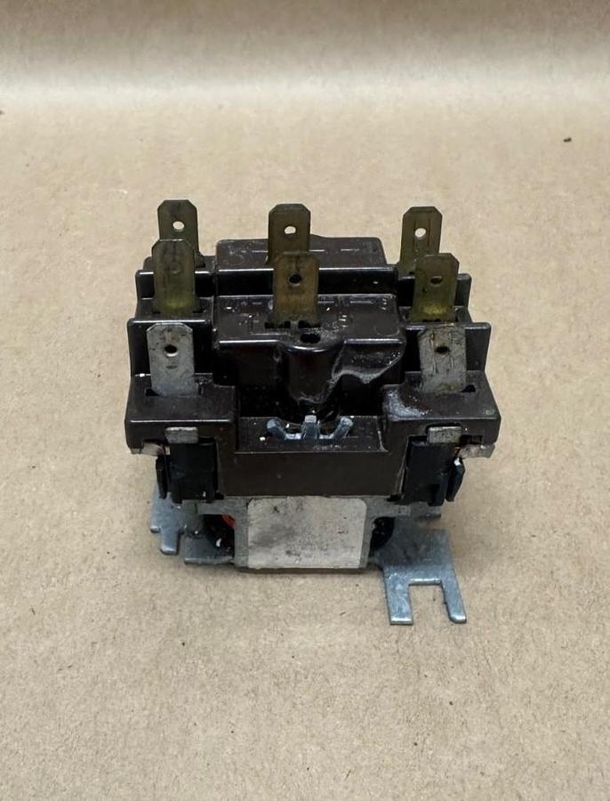 Used ESSEX REV B-3 Relay