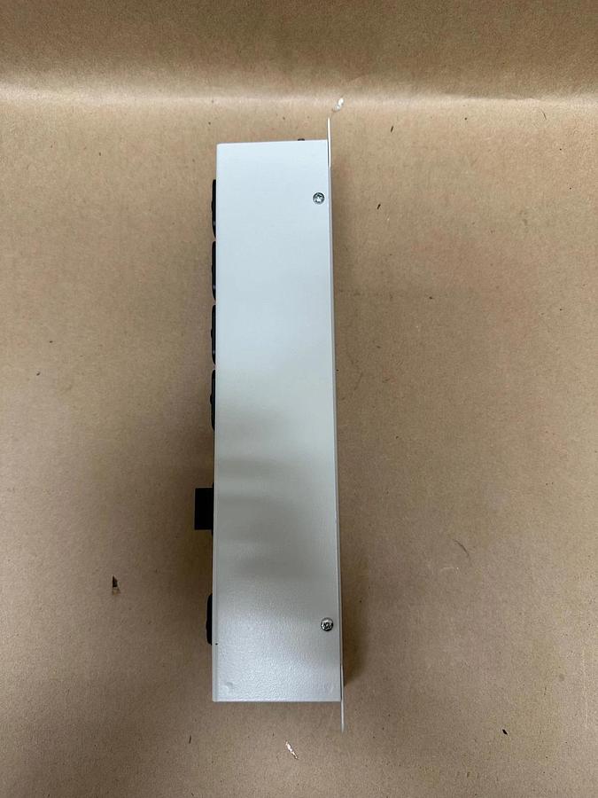 Used IEC 62100 10A Power Strip, 4 Outlet, Vertical Rack *NEW*