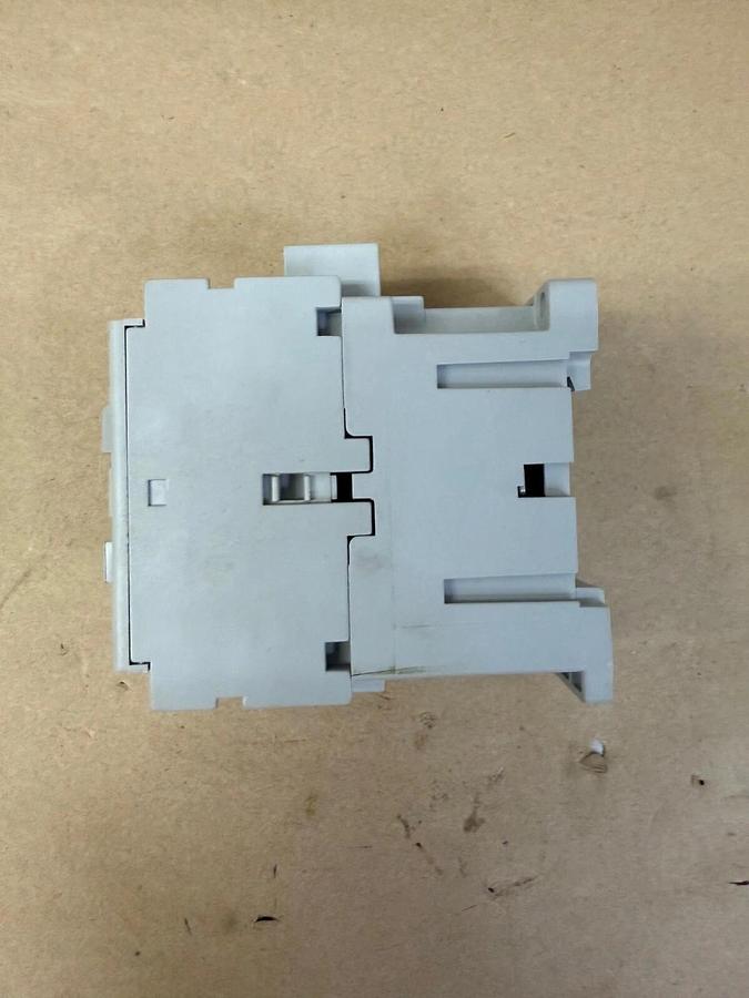 Used Allen Bradley 700-CF040 Control Relay, Series A, 50/60 Hz, 110/120V