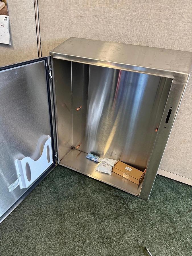 Used Saginaw Control SCE-36XEL3110SSST Enclosure *NEW*