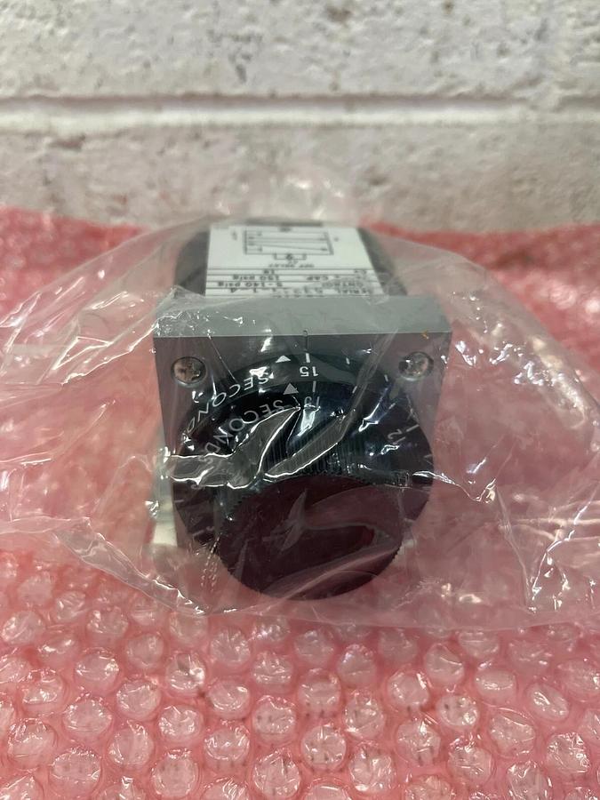 Ellis/Kunnke PT41C Pneumatic Timer Control 150 Psig Valve Cap