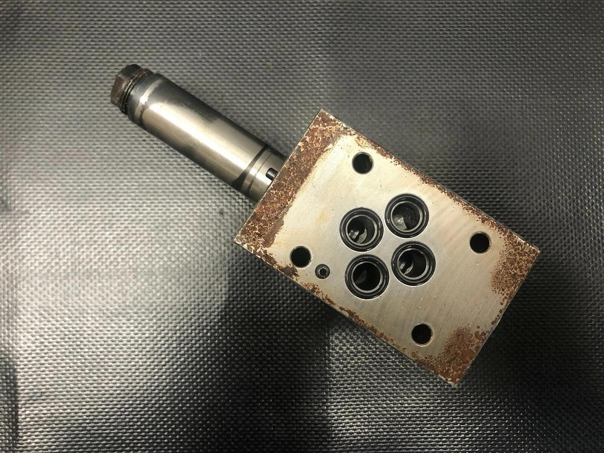 Used Continental Hydraulics VSD03M-1A-GR-33L-A Directional Control Valve