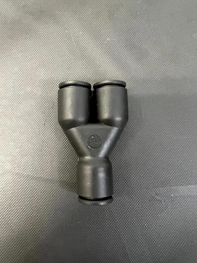 Used Legris Push-to-Connect Tube to Tube Fitting “y” Union 3/8” - Lot of 4
