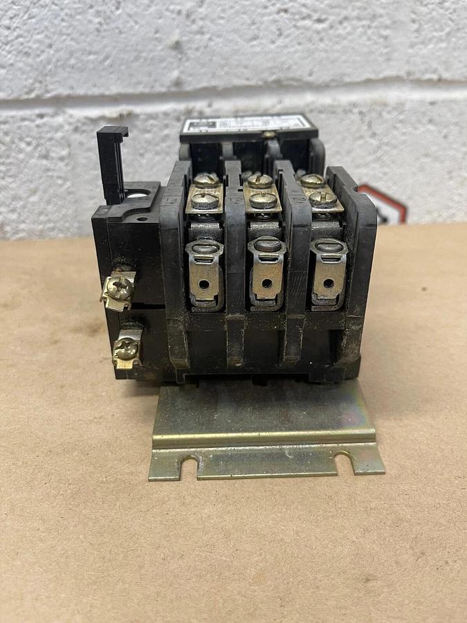 Used General Electric CR354AB3AA1B Motor Starter 1 Ph 2-pole or 3 Ph 3-pole, 600V 35A
