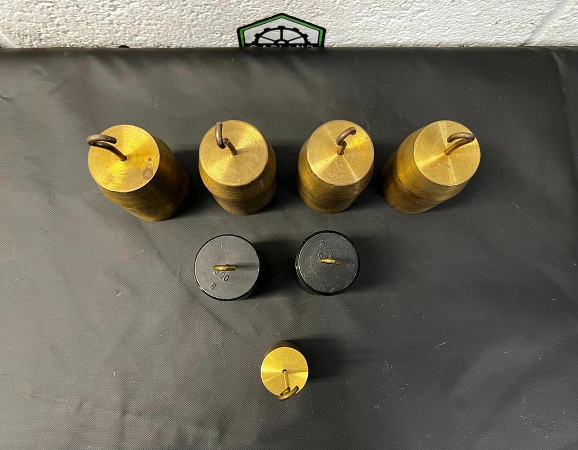 Used Vintage Scale Calibration Hook Style Set 1 Kg(4)/ 500 Kg(2)/ 200 Kg (1), 7 Total