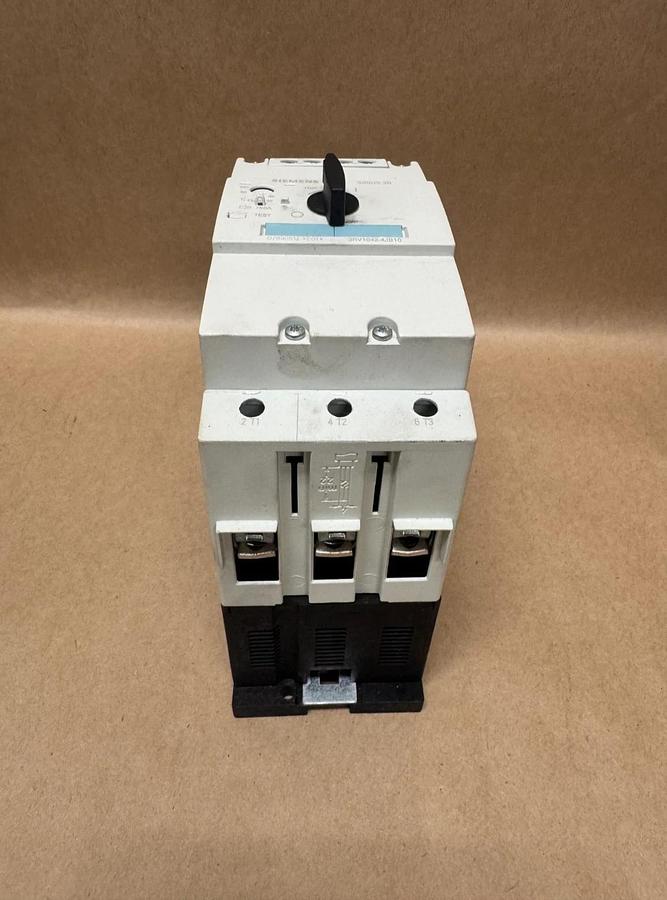 Used Siemens 3RV1042-4JB10 3-Pole Circuit Breaker