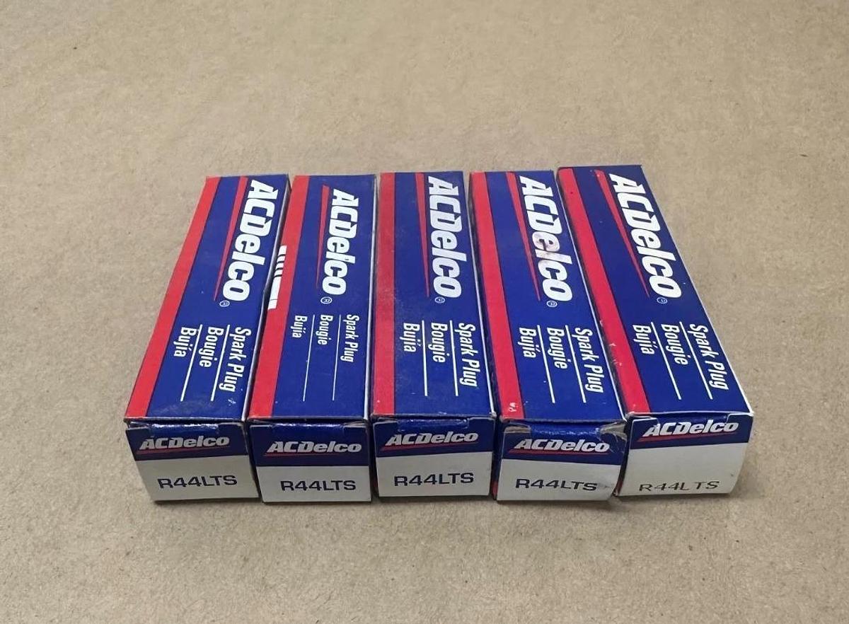 Used ACDelco R44LTS Spark-Plug Lot of 5 *NEW*