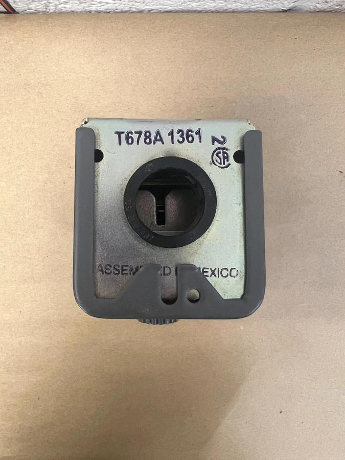 Used Honeywell T678A1361 Temperature Controller