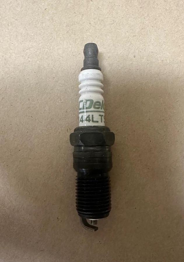 Used ACDelco R44LTS Spark-Plug Lot of 5 *NEW*